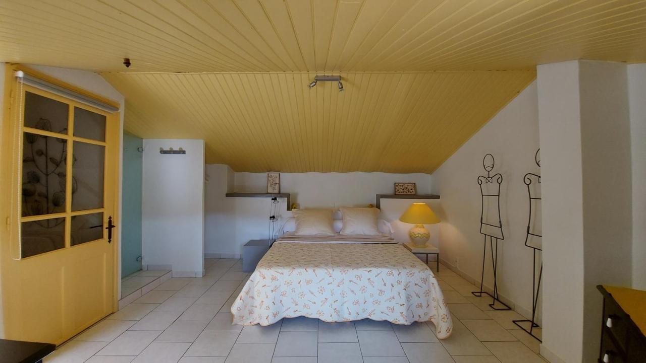 Le Mas Des Sorcieres - Maison D'Hotes Valréas Kültér fotó